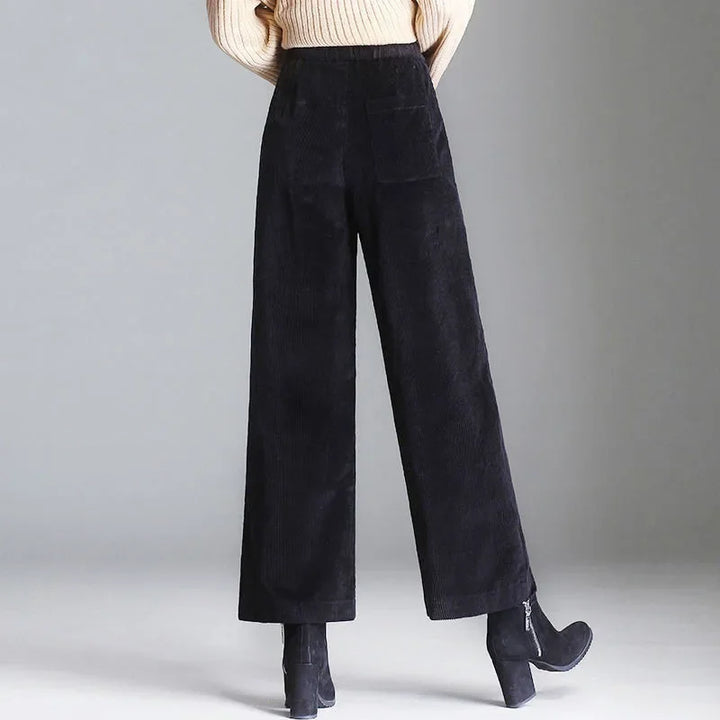 Rovelli wide-leg black corduroy pants with back pocket and heeled boots