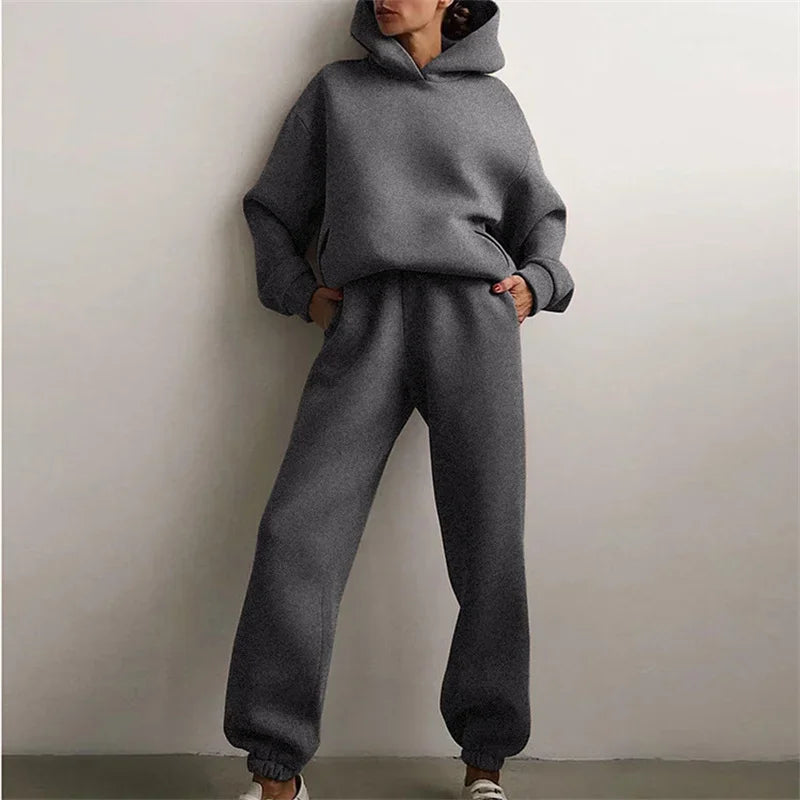 Woman wearing a grey hoodie and sweatpants set from Rovelli, casual loungewear outfit