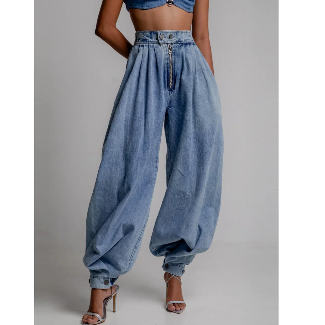 Rovelli wide-leg high-waisted pleated denim pants with zipper, model in heels